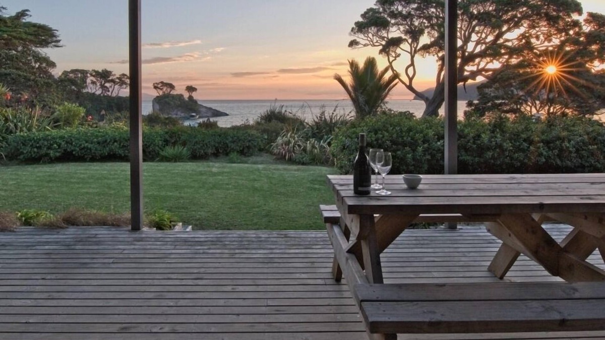 Tryphena House | Pah Bungalow, Tryphenia