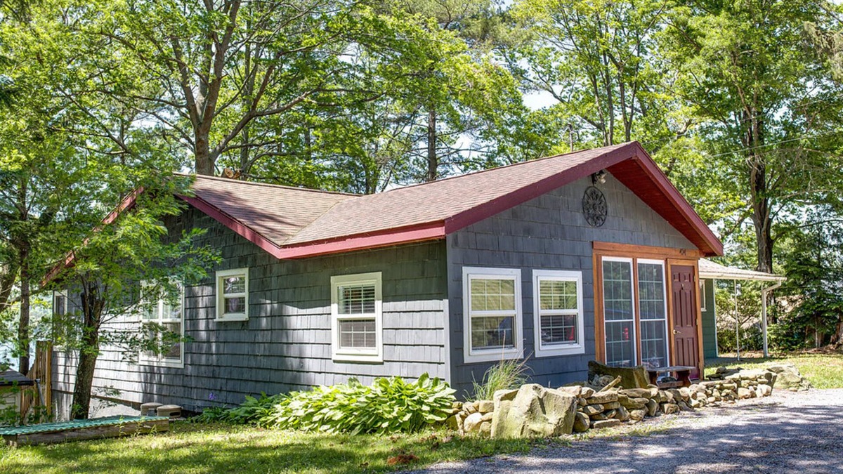 Bradford House | Painted Quail: cozy cottage with private lake access on Lamoka Lake