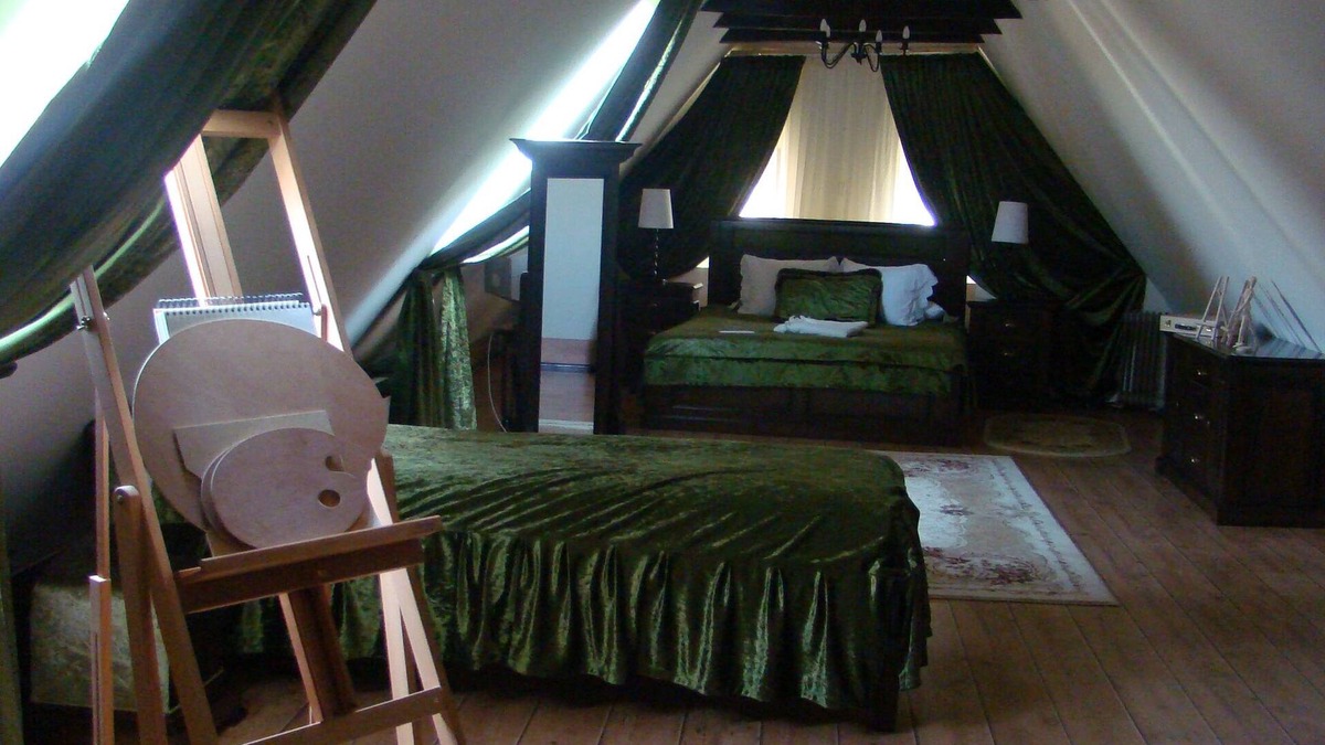 Apoldu de Sus House | PAINTING ROOM - A touch of poetry.