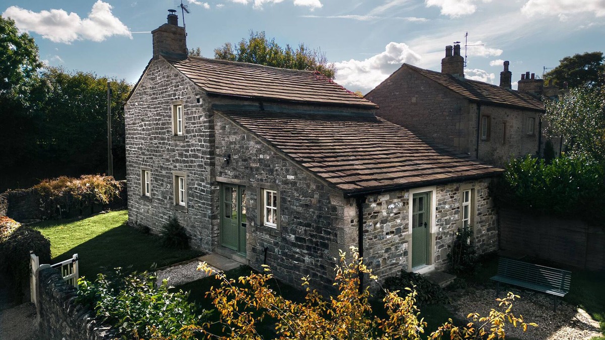 Skipton House | Pair of cosy cottages sleeping 9 guests - with access to an award winning wellbeing resort