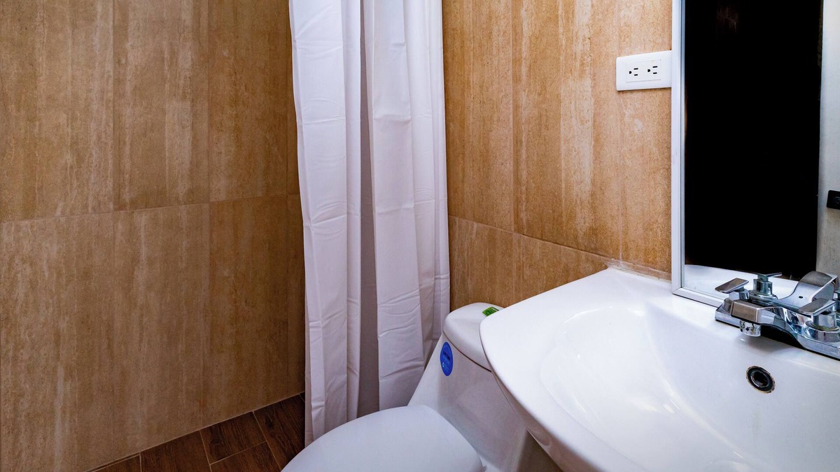 Lecheria Apartment | Paisaje relajante en una ubicacion provilegiada.Suministro de agua confiable.