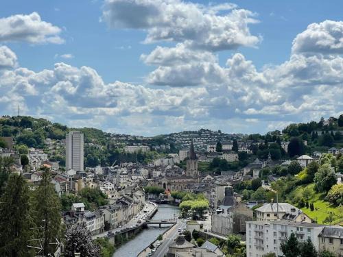 Tulle Apartment | Paisible Eden standing Terrasse - Magnifique Vue - Esprit nature en pleine ville