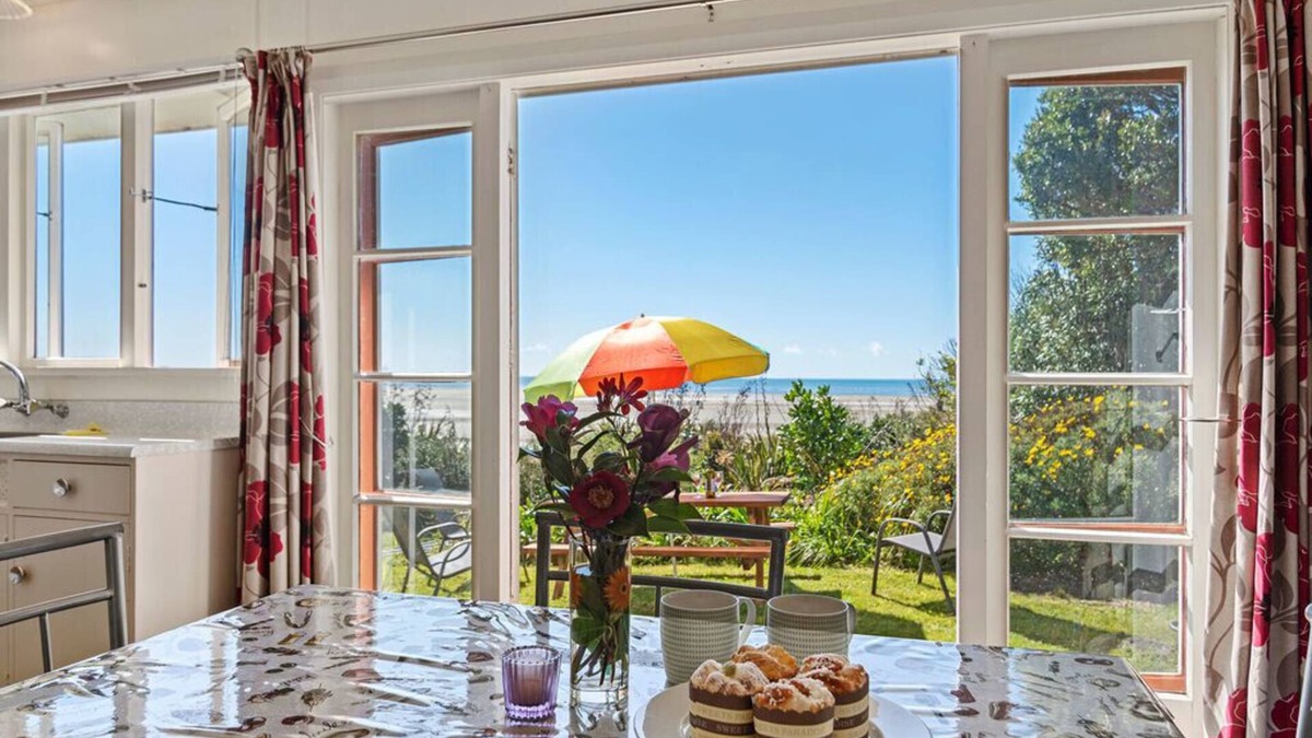 Pakawau Cottage | Pakawau Beach House - Golden Bay Holiday Home