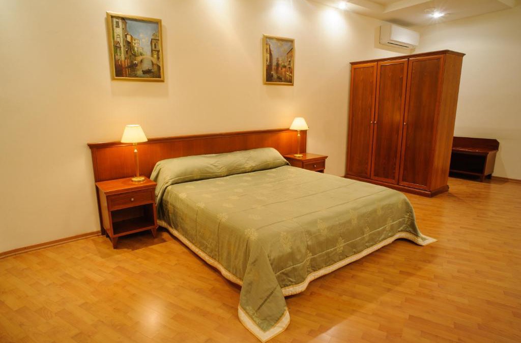 Nizhnyaya Maksakovka Hotel | Palace Hotel