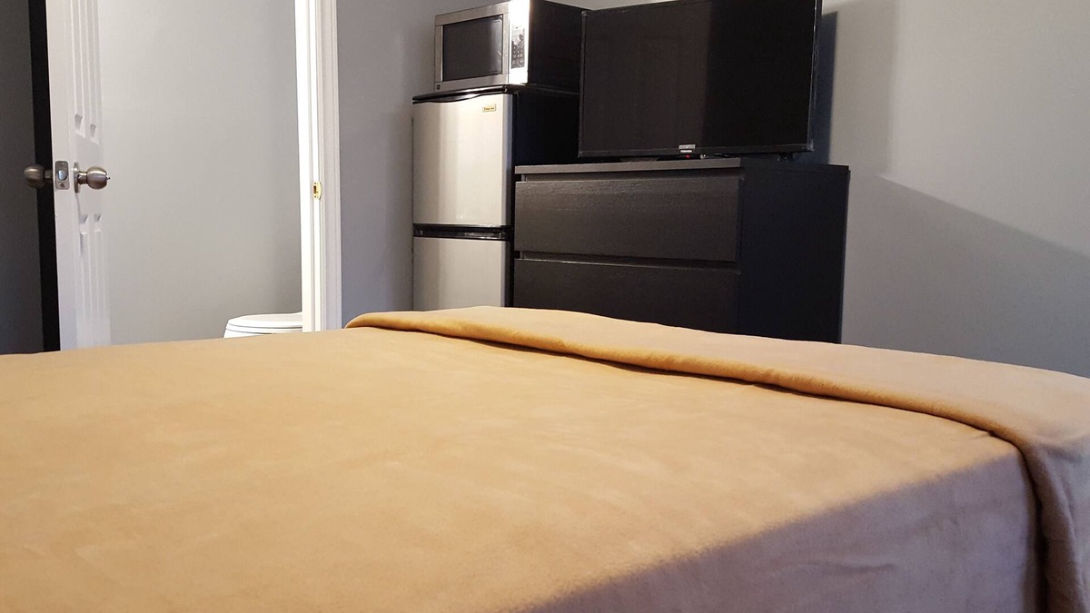 Sarnia Hotel | Palace Inn Motel