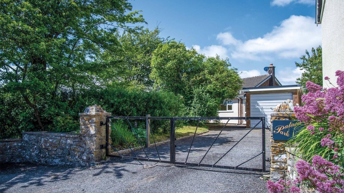Manorbier House | Palace Park - 2 Bedroom Bungalow - Manorbier