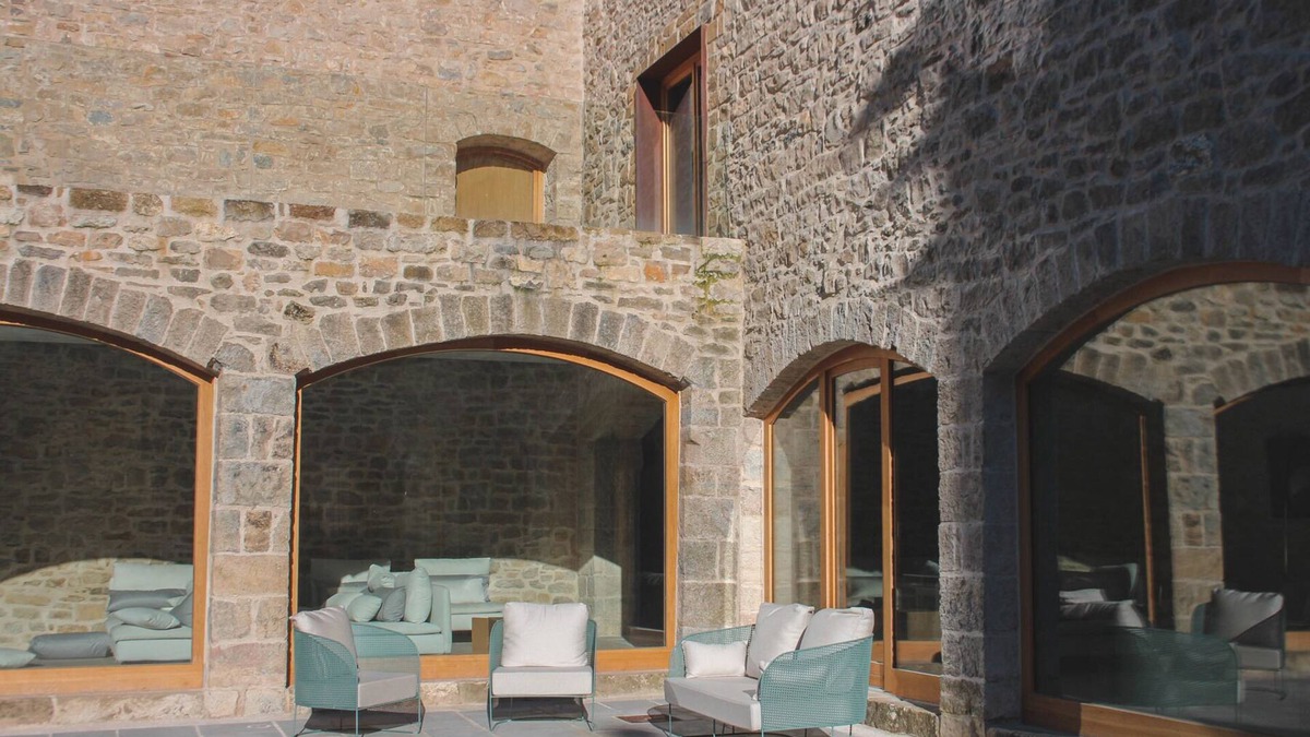 Cendea de Olza Villa | Palace with ten rooms for up to 31 people