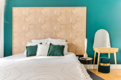 Levallois-Perret Apartment | Palais des congrès , 4 bedrooms