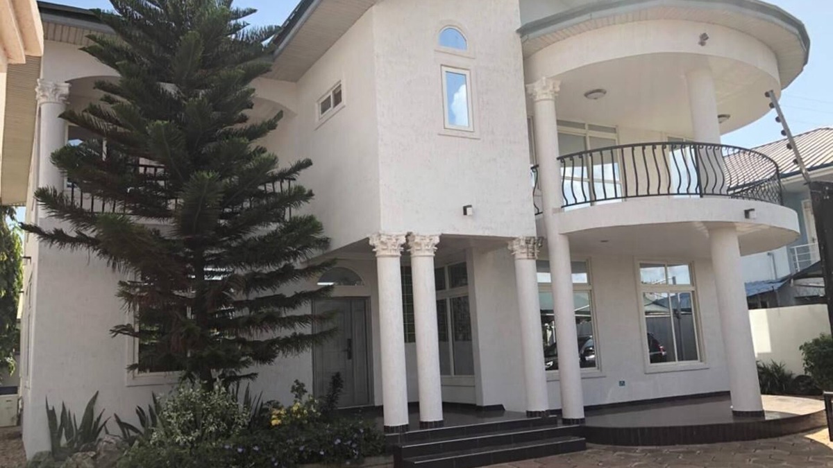 Teshie House | Palatial & Comfy Family Home at East Airport