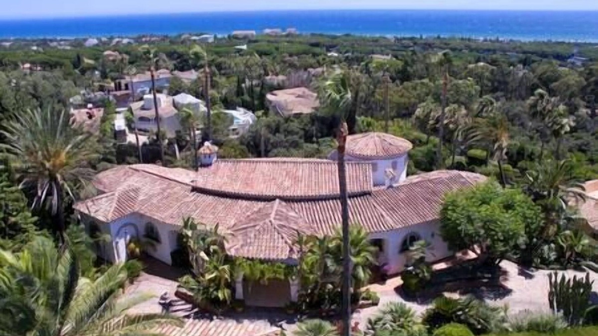 Urbanizacion Hacienda las Chapas Villa | Palatial Villa in Hacienda Las Chapas, Marbella