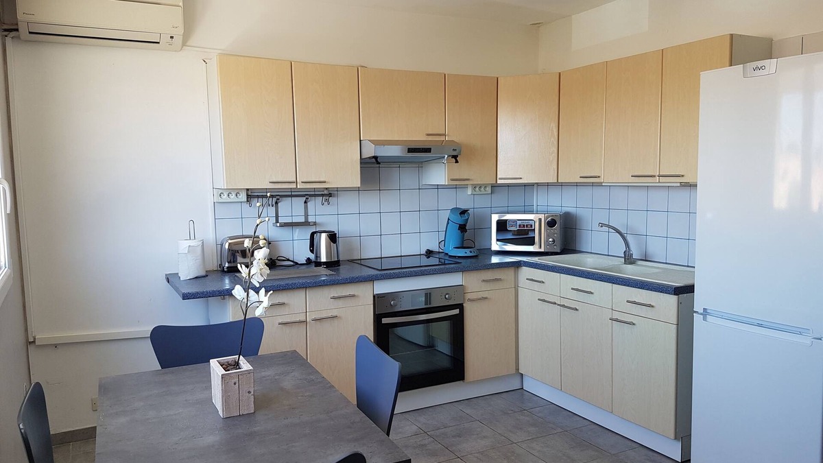 Palavas-les-Flots Apartment | Palavas: Beautiful bright Studio, 2 people CLIM + PK, Near SEA, AVAILABLE WE D AUGUST + TT SEPT