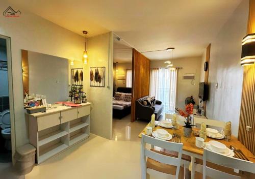 Puerto Princesa City Centre Apartment | Palawan Vacation Home with Balcony, FREE Gym & Pool - B1 5Topaz