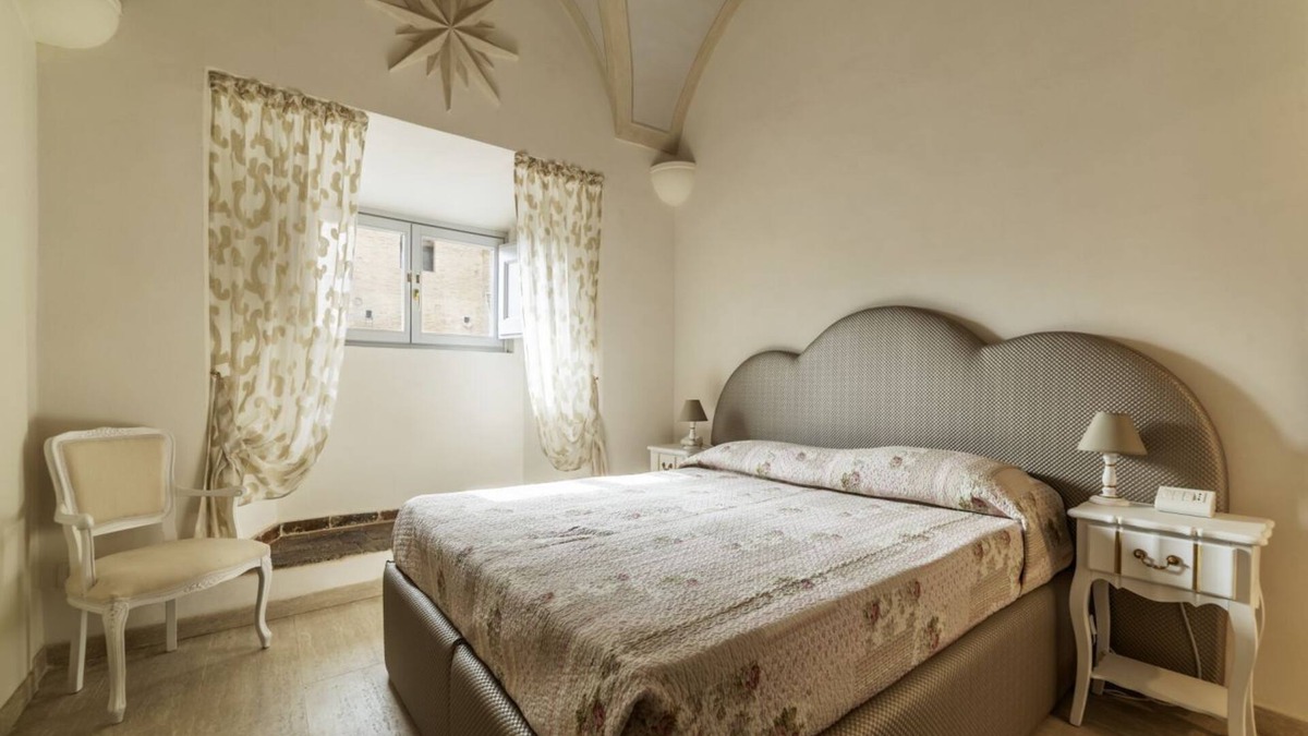 Rione IX Pigna Apartment | Palazzo Altieri Elegant Apartment