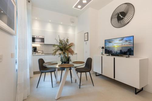 Pavia Apartment | Palazzo Cavour, 34 - Luxury Suite Decumano