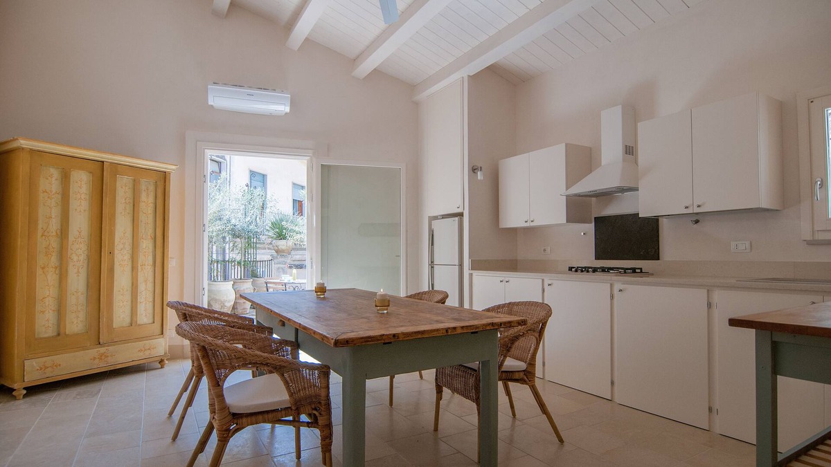 Modica Apartment | Palazzo degli Olivi - The Jasmine Terrace in the monumental area of Modica