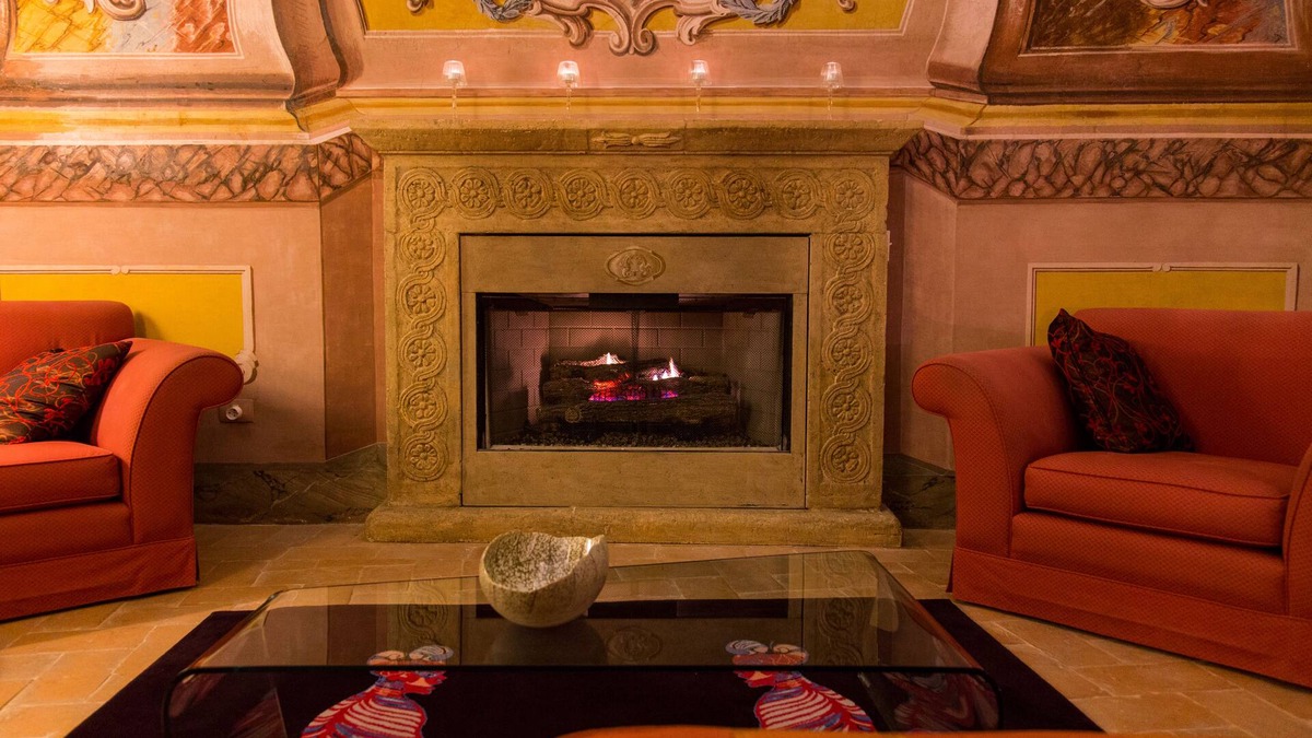 Trevi House | Palazzo Neri : A Historical Palazzo Situated On A Noble Square