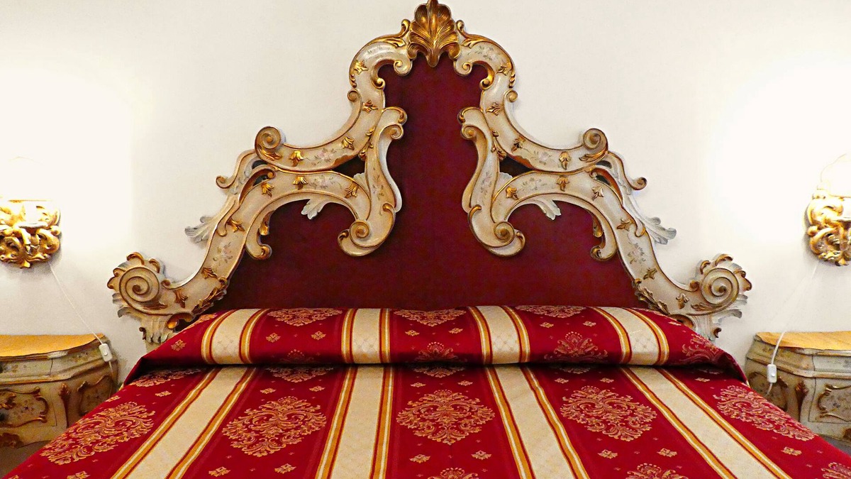 Treviso Apartment | 'Palazzo Rossi' Apartment 1A in the old town with balcony, FREE PARKING and WiFi