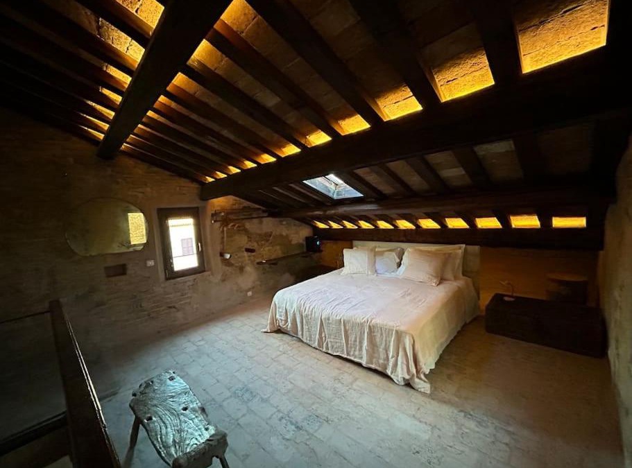 Ferrara Historic Centre Apartment | PALAZZO SABBIONI Romantic apartment with kitchen park view