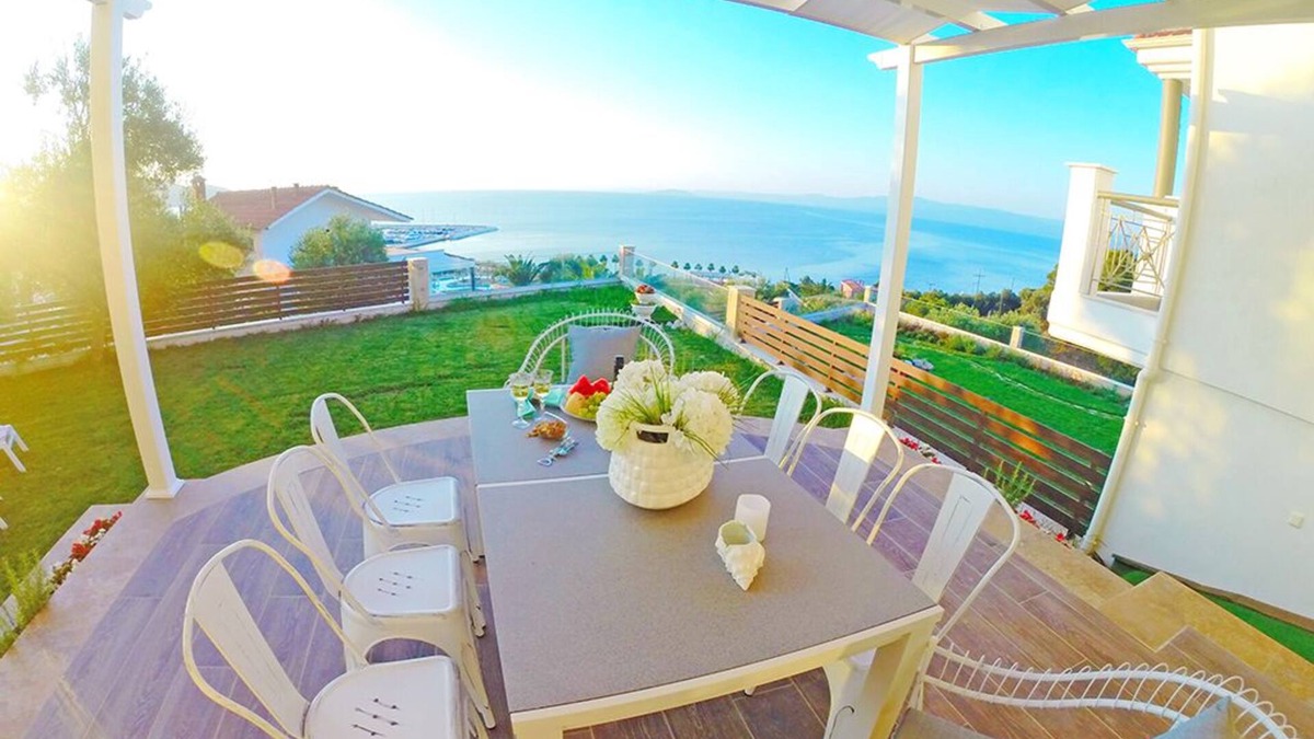 Halkidiki House | Paliouri Villa Vista Al Mar by Luxlikehome