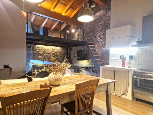 Llavorsi House | Paller rústic de muntanya amb estil i acollidor by RURAL D'ÀNEU