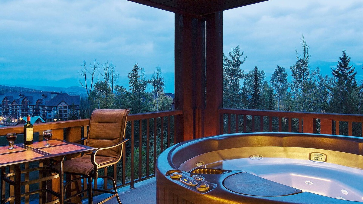Golden Cabin | Palliser Lodge