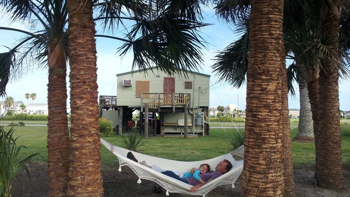 Pirates Beach Cottage | Palm Beach Afforable Fun Getaway! NEAR PIRATES BEACH
