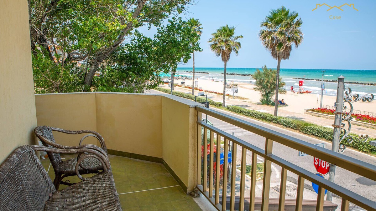 Montesilvano Apartment | Palm Beach House - Sea View