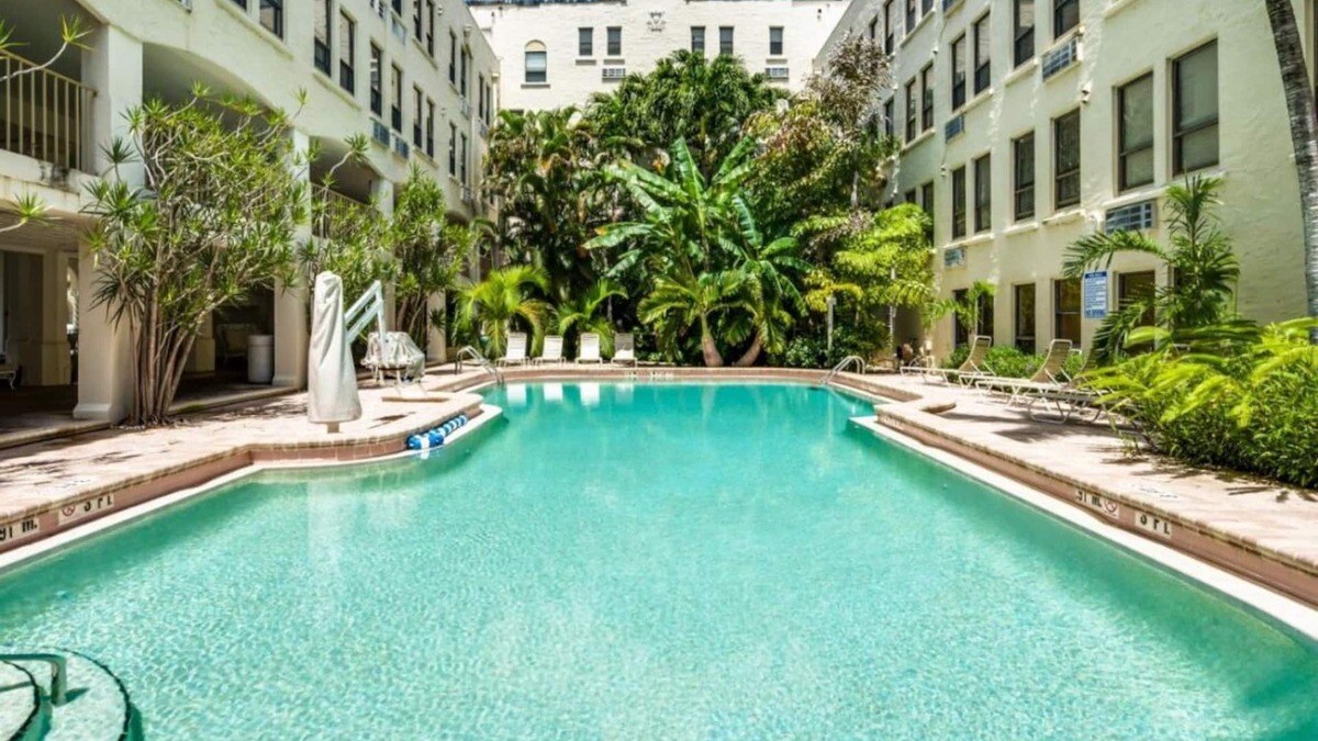 Palm Beach - West Palm Beach Apartment | PALM BEACH ISLAND Town- 2BEDS 2 BATHS POOL,BEACH,FRONT DESK24/7 PALM BEACH HOTEL