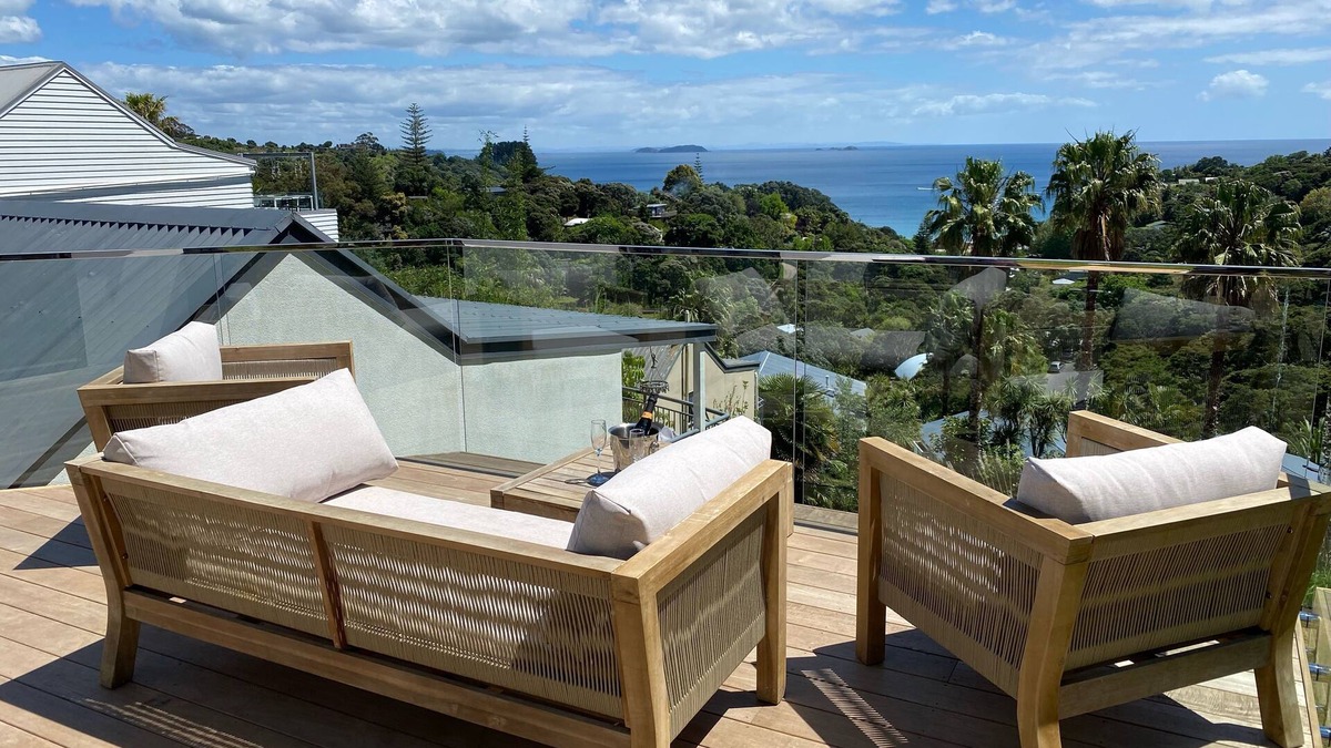 Waiheke Island Villa | Palm Beach SEA Views AND A Touch OF Luxury Awaits