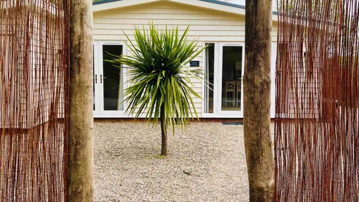 Etchinghill House | Palm Cottage - Cosy retreat