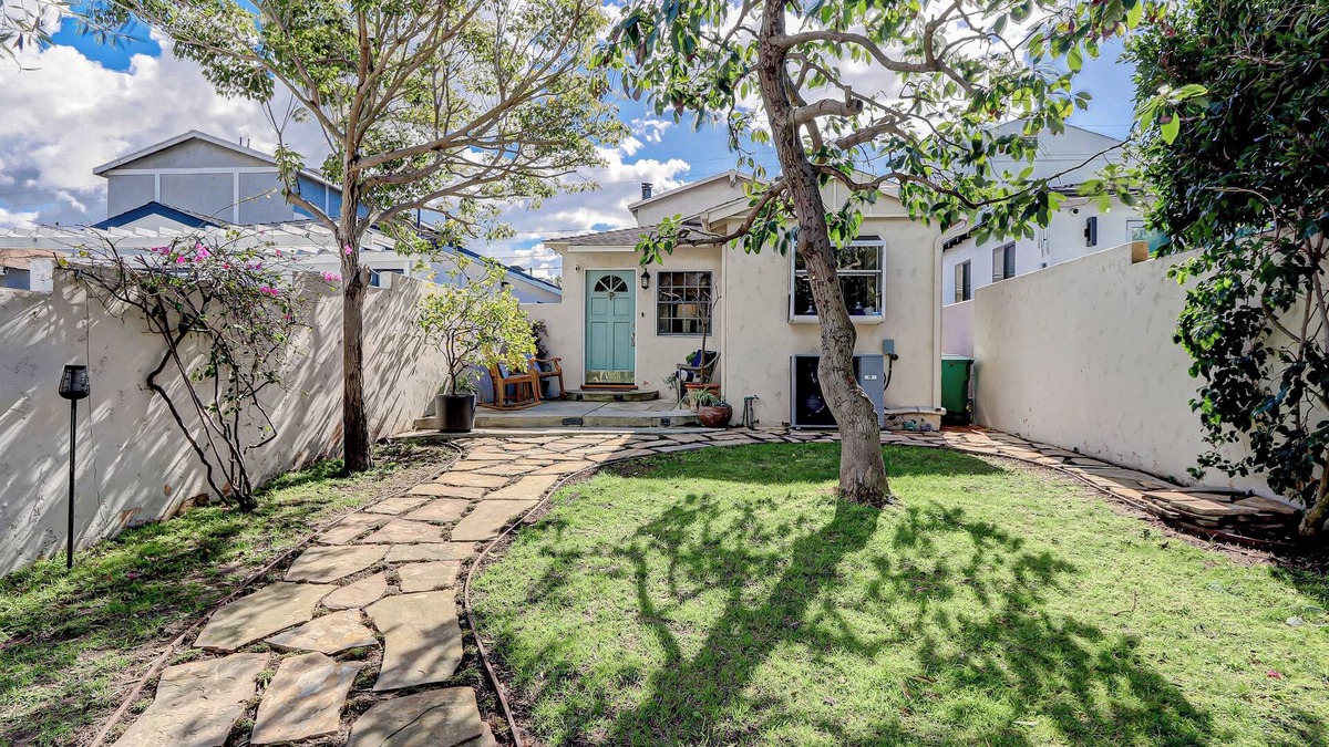 Tree Section House | Palm Haven: A Tranquil Beach Community Escape