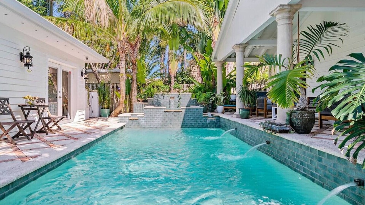 Old Northwood Historic District House | Palm House - Pool, Hot Tub, Mins to DT + Beach
