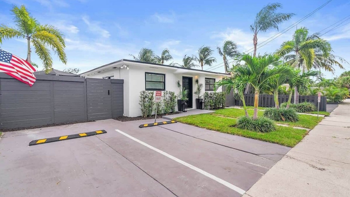 Melaleuca Gardens House | Palm Paradise Oasis S
