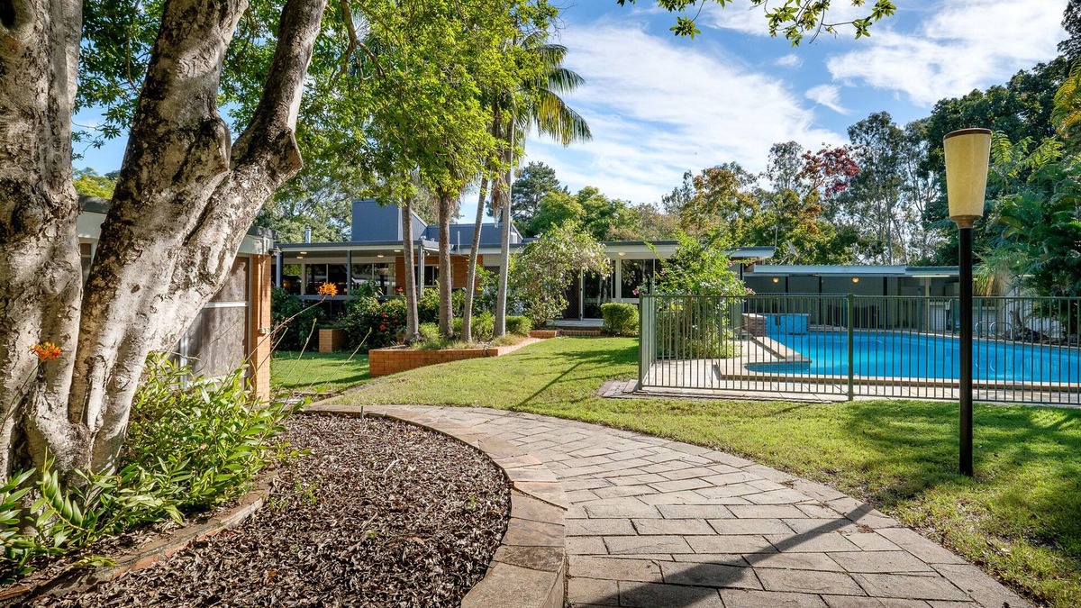 Brisbane House | Palm Springs Resort Style Estate - 9 Bedrooms, 2.5 Acres, Pool, Spa, Games Room