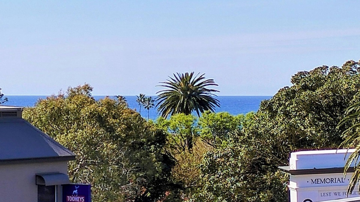 Kiama Apartment | Palm Terrace Kiama-Alfresco dine on huge terrace.nWalk to cafes, bars and shops.