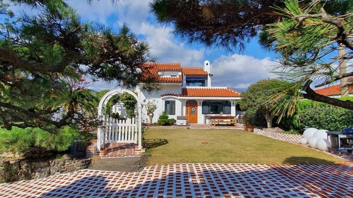 Seogwipo City House | Palm Tree Hill Villa