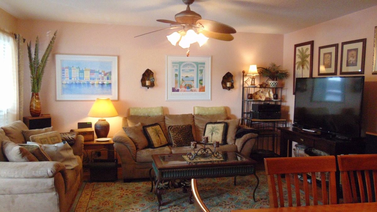 Lake Ozark Condo | Palm Tree Paradise Lakefront Condo Sleeps 6 Adults With King Bed & 2 Queen Beds