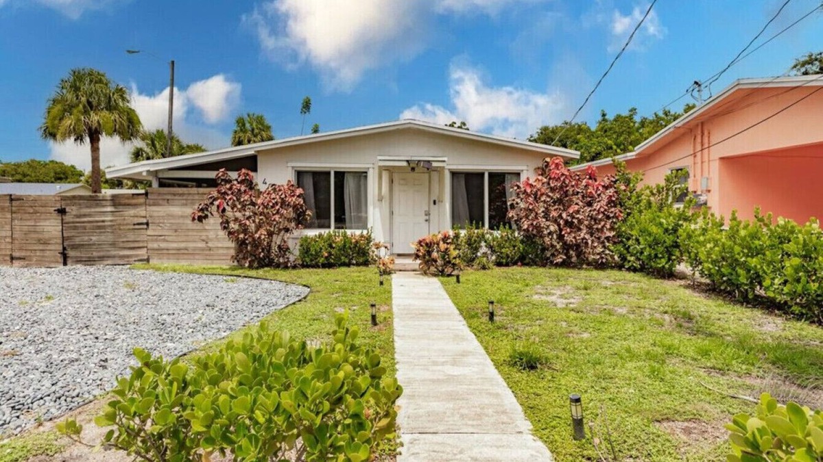 Dania Beach House | Palm Tree Paradise in Dania Beach