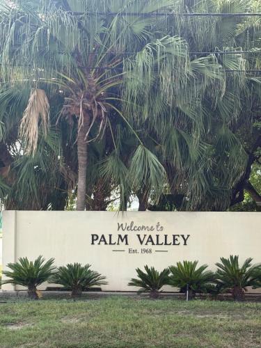 Palm Valley House | Palm Valley Country Club Getaway