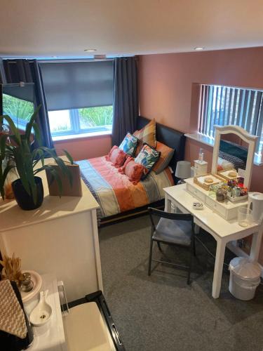 Trowell House | Palm View
