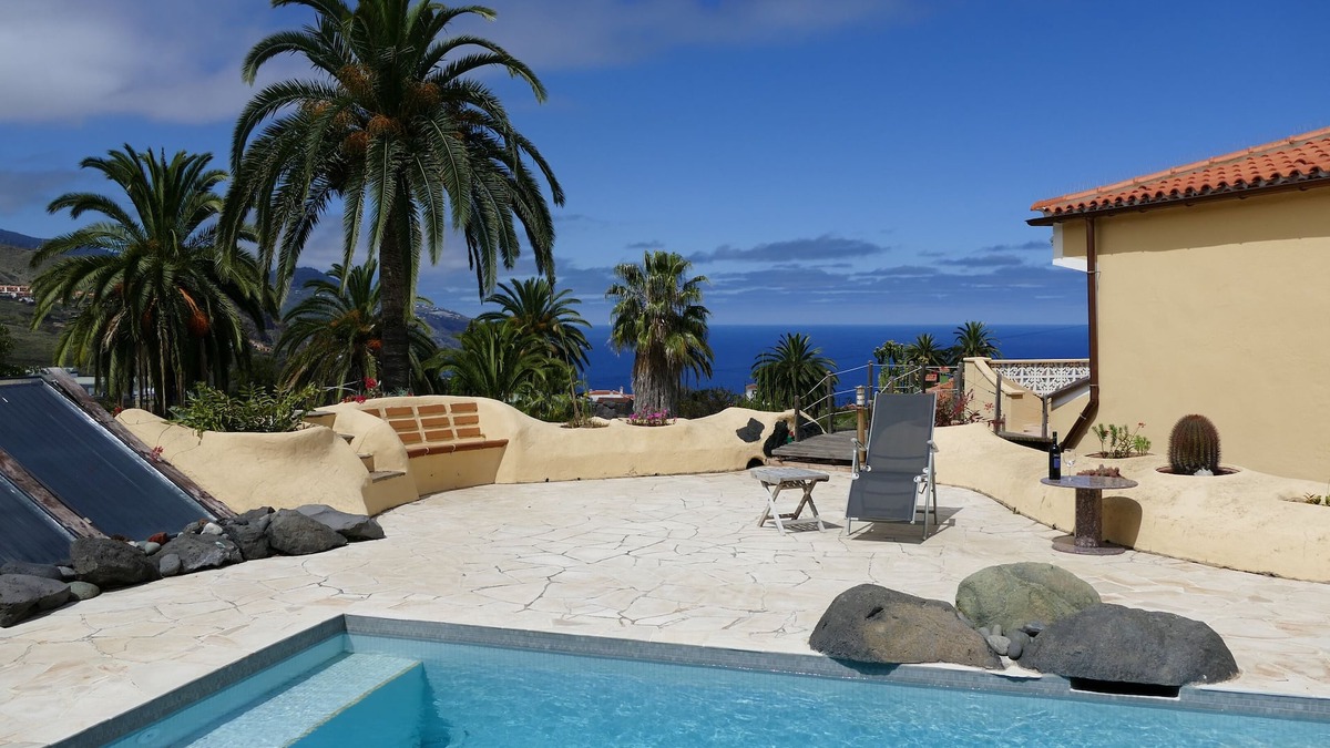Brena Alta Apartment | Palmasol: quiet, central, idyllic garden, pool, children, long-term tenants