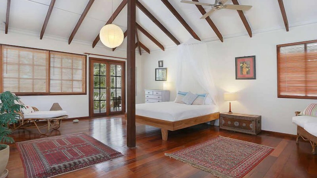 Wooloweyah House | Palmberry, A leafy oasis hidden away in the calm and quiet beach community