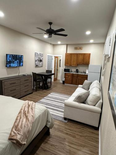 Grand River House | Palmer's Hideaway