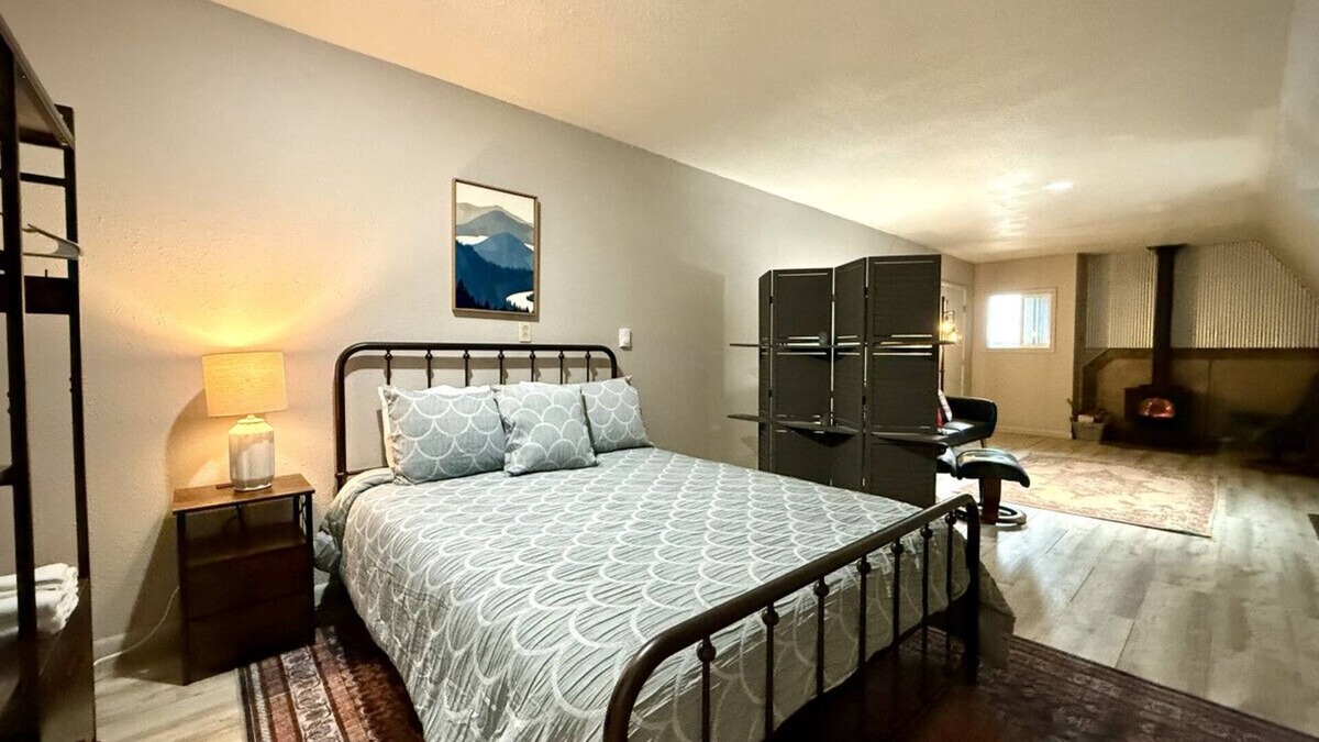 Baker City Apartment | Palmer's Ski Shack, Cozy Studio for 2, Local Golfing 50% Off!