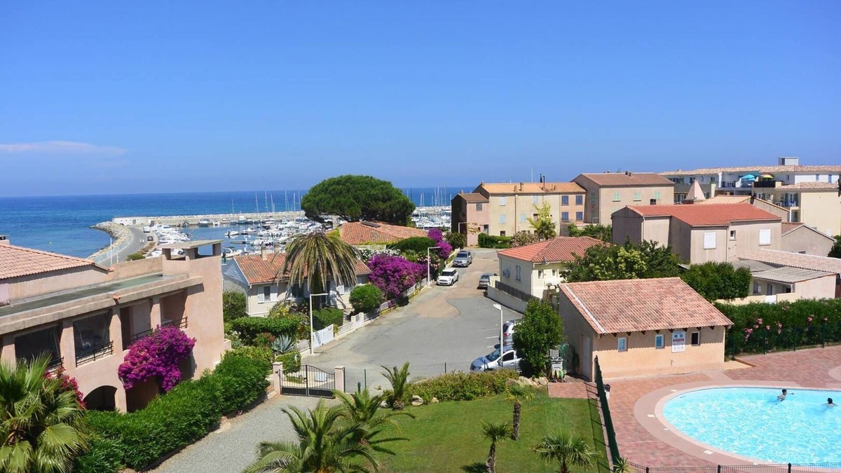 Solenzara Apartment | PALMERAIE 133- SWIMMING POOL IN RESIDENCE- AIR CONDITIONING- BEACH ON FOOT