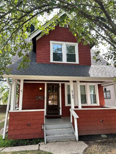 Roselawn Finance House | Palmetto 2 Bed Family House in Cincy near Hyde Park