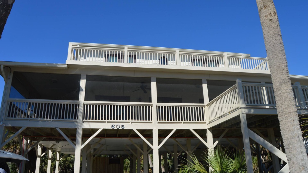 Edisto Island House | PALMETTO BOULEVARD, EASILY ACCOMMODATES 2 FAMILIES, STEPS FROM THE BEACH!