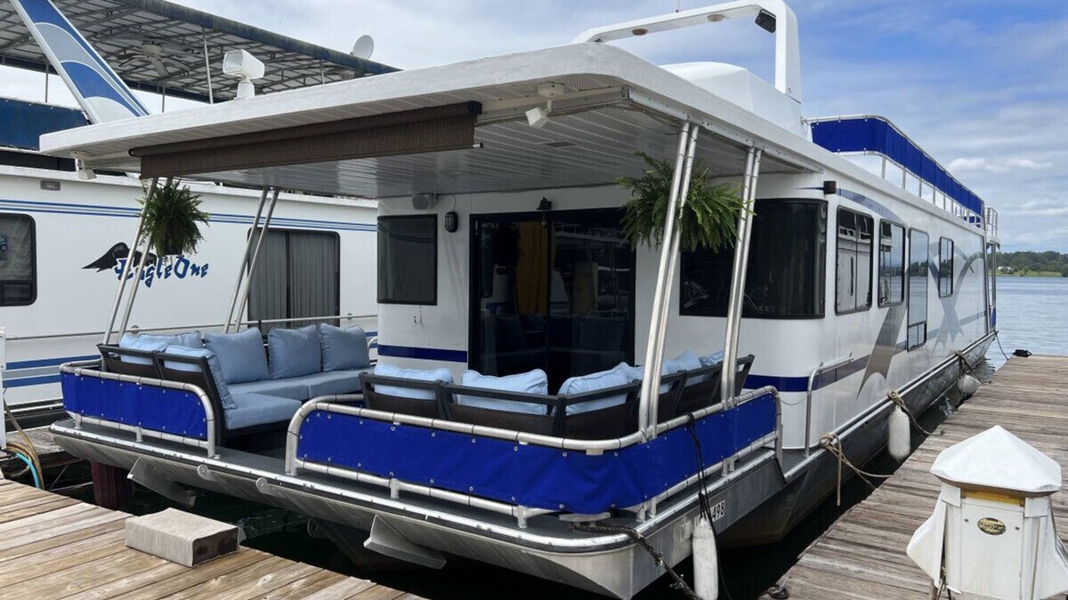 Seneca Boat Rental | Palmetto Paradise Houseboat