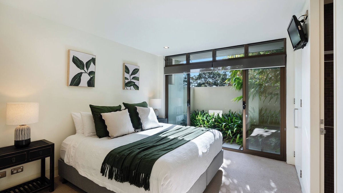Vincentia House | Palms at Piana. Luxury, resort style Jervis Bay home. Walk to shops cafe & beach
