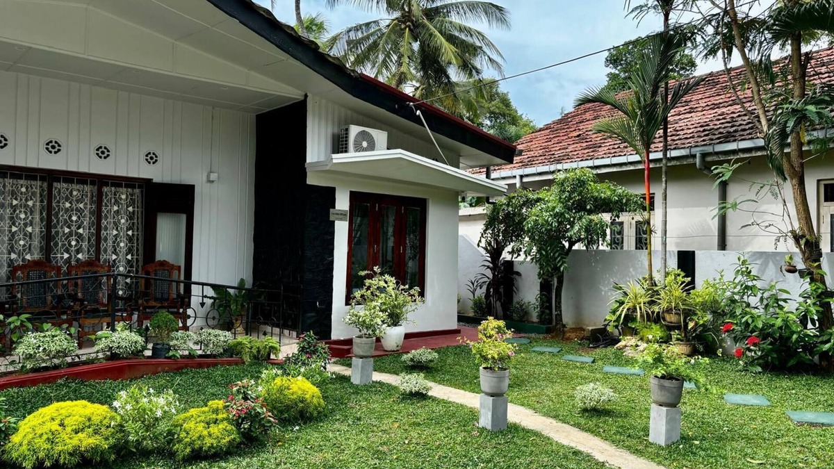 Kochchikade Apartment | Palmwood Cottages Double Bed Room with Kitchen